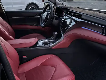 Toyota Camry 2019 года за 11 500 000 тг. в Актау – фото 13