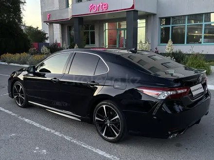 Toyota Camry 2019 года за 11 500 000 тг. в Актау – фото 2