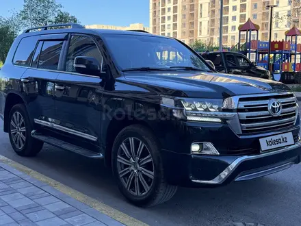 Toyota Land Cruiser 2017 года за 34 000 000 тг. в Караганда