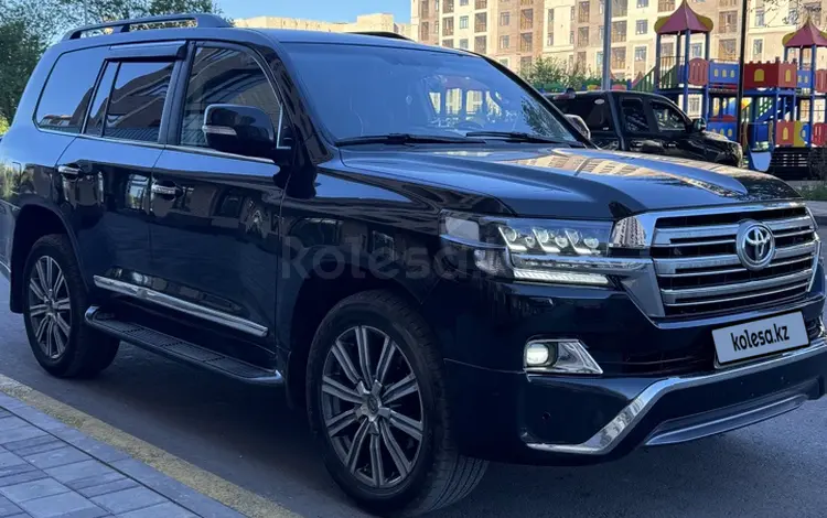 Toyota Land Cruiser 2017 года за 34 000 000 тг. в Караганда