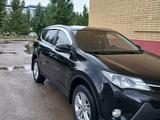 Toyota RAV4 2014 года за 10 500 000 тг. в Актобе – фото 2