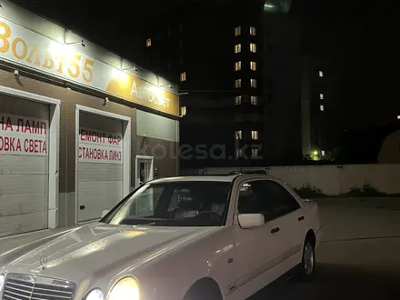 Mercedes-Benz E 200 1998 года за 2 500 000 тг. в Петропавловск – фото 4