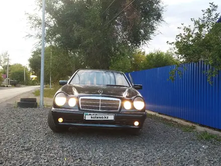 Mercedes-Benz E 200 1996 года за 2 215 576 тг. в Караганда – фото 8