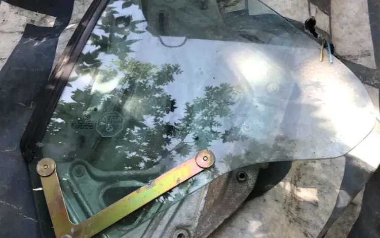 Стекло заднее опускное e36 cabrio L в сборе со стеклоподъёмникомүшін10 000 тг. в Алматы