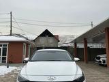 Hyundai Elantra 2023 годаfor9 800 000 тг. в Алматы