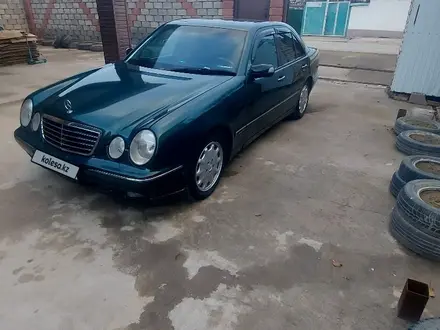 Mercedes-Benz E 240 2000 года за 3 650 000 тг. в Жетысай – фото 10