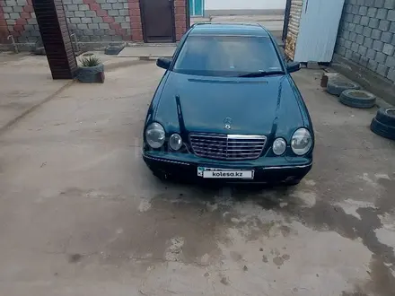 Mercedes-Benz E 240 2000 года за 3 650 000 тг. в Жетысай – фото 9