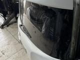 Крышка багажника, а так же все по кузову есть от Nissan Patrol Y-62 за 5 000 тг. в Алматы – фото 2
