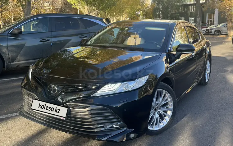 Toyota Camry 2020 года за 14 900 000 тг. в Астана