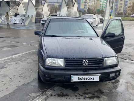 Volkswagen Vento 1993 года за 1 300 000 тг. в Алматы