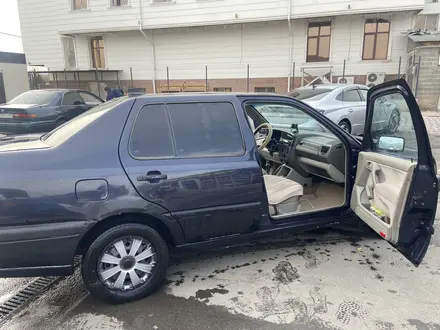 Volkswagen Vento 1993 года за 1 300 000 тг. в Алматы – фото 4