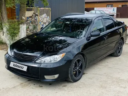 Toyota Camry 2003 года за 4 200 000 тг. в Уральск – фото 2