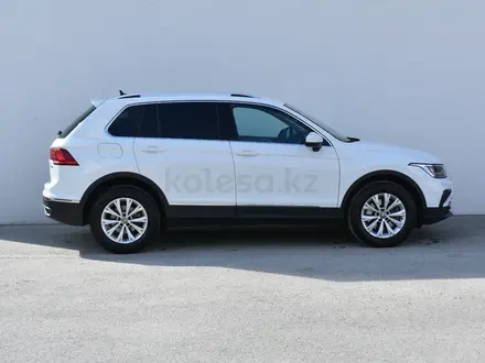 Volkswagen Tiguan 2021 года за 10 750 000 тг. в Атырау – фото 4