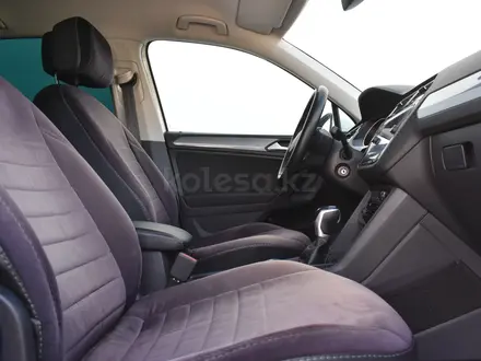 Volkswagen Tiguan 2021 года за 10 750 000 тг. в Атырау – фото 14