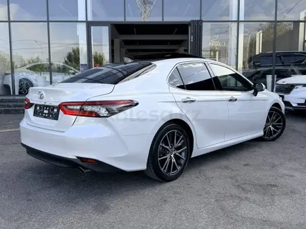 Toyota Camry 2022 года за 15 900 000 тг. в Шымкент – фото 4