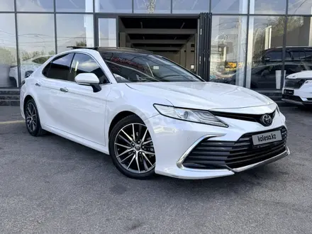 Toyota Camry 2022 года за 15 900 000 тг. в Шымкент