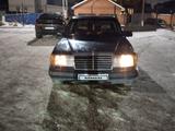 Mercedes-Benz E 200 1993 года за 1 450 000 тг. в Семей – фото 2