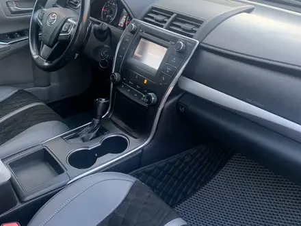Toyota Camry 2016 года за 5 300 000 тг. в Актобе – фото 4