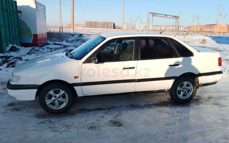 Volkswagen Passat 1994 годаfor1 150 000 тг. в Астана