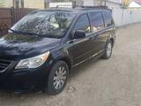 Volkswagen Routan 2012 года за 10 000 000 тг. в Атырау – фото 4