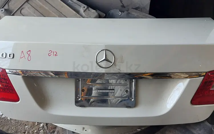 Крышка багажника Mercedes W212 за 111 000 тг. в Алматы