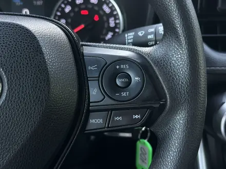 Toyota RAV4 2020 года за 13 550 000 тг. в Актобе – фото 13