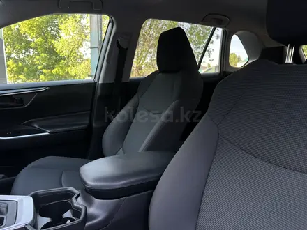 Toyota RAV4 2020 года за 13 550 000 тг. в Актобе – фото 16