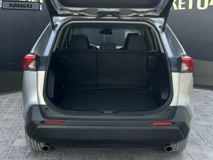 Toyota RAV4 2020 года за 13 550 000 тг. в Актобе – фото 20