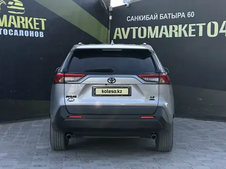Toyota RAV4 2020 года за 13 550 000 тг. в Актобе – фото 5