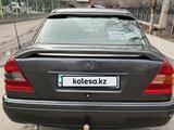 Mercedes-Benz C 180 1995 года за 1 250 000 тг. в Караганда – фото 3