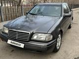 Mercedes-Benz C 180 1995 года за 1 250 000 тг. в Караганда – фото 2