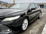 Toyota Camry 2019 года за 14 000 000 тг. в Атырау – фото 2