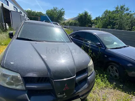 Mitsubishi Outlander 2004 года за 2 300 000 тг. в Есик – фото 3