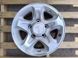 5 шт. Оригинальные стоковые диски TOYOTA от LC70-73-75 за 640 000 тг. в Алматы