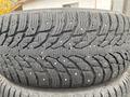 Комплект зимние шипованные шины 275/50/21 275/50R21 Nokian. за 140 000 тг. в Алматы – фото 2