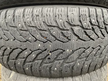 Комплект зимние шипованные шины 275/50/21 275/50R21 Nokian. за 140 000 тг. в Алматы – фото 5