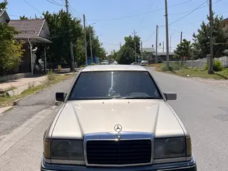 Mercedes-Benz E 230
