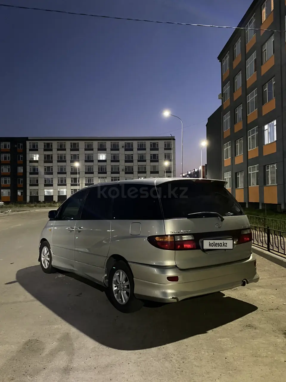 Toyota Estima, 2001