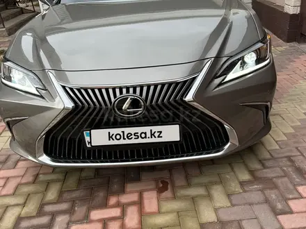Lexus ES 350 2019 года за 24 500 000 тг. в Тараз