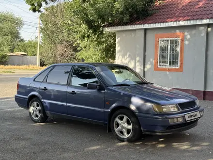 Volkswagen Passat 1996 года за 1 300 000 тг. в Тараз – фото 2