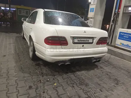 Mercedes-Benz E 55 AMG 2000 года за 10 500 000 тг. в Тараз – фото 2