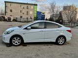 Hyundai Solaris 2013 года за 3 600 000 тг. в Актобе – фото 3