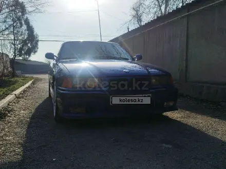 BMW 325 1994 года за 2 300 000 тг. в Алматы – фото 3