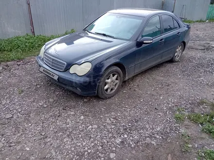 Mercedes-Benz C 180 2001 года за 2 800 000 тг. в Костанай – фото 2