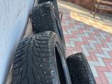 Комплект зимних шин 225/50/17 за 80 000 тг. в Кызылорда – фото 2