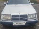 Mercedes-Benz E 200 1993 года за 1 800 000 тг. в Костанай – фото 2