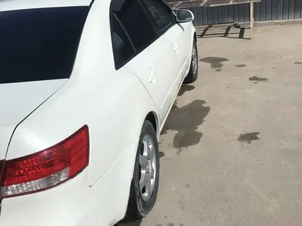 Hyundai Sonata 2006 года за 3 300 000 тг. в Актобе – фото 6