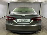 Toyota Camry Luxe 2023 года за 19 720 000 тг. в Алматы – фото 4