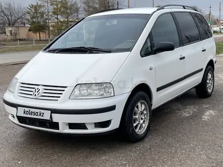 Volkswagen Sharan 2000 года за 2 600 000 тг. в Шымкент