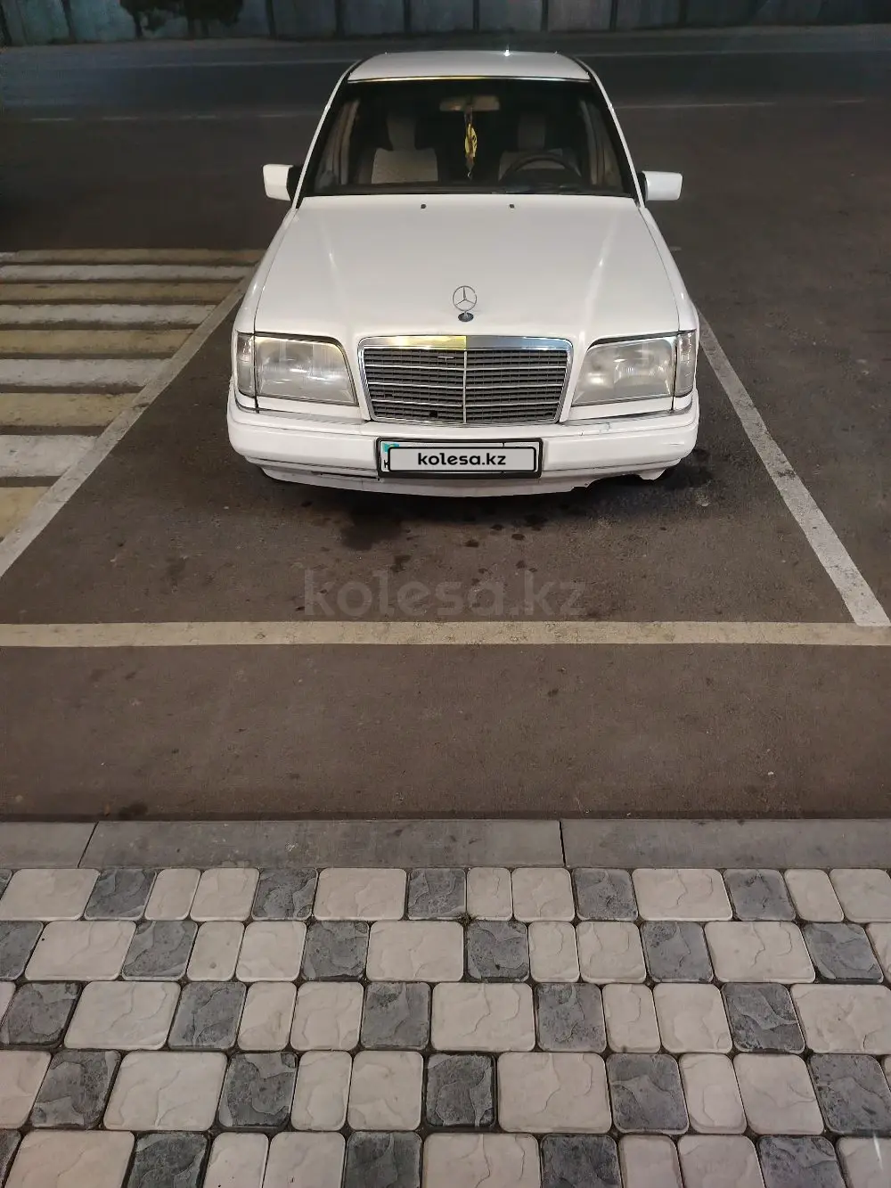 Mercedes-Benz E-Class, 1990